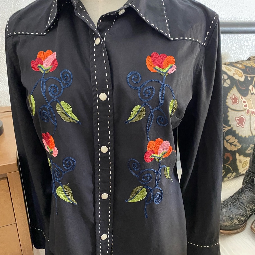 Lucky Brand Black Button-Down Shirt with Embroidered Floral Aso Lorelai Gilmore